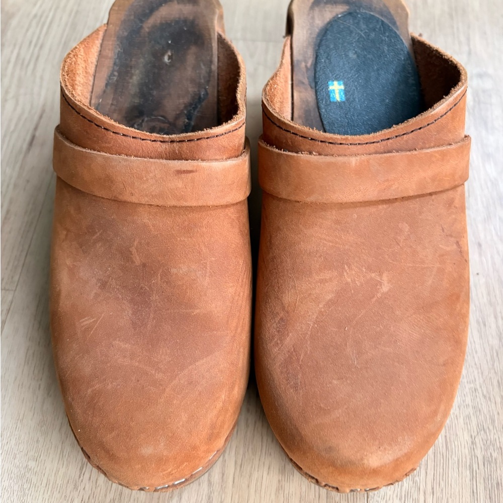 Lotta From Stockholm Tan Leather Clogs